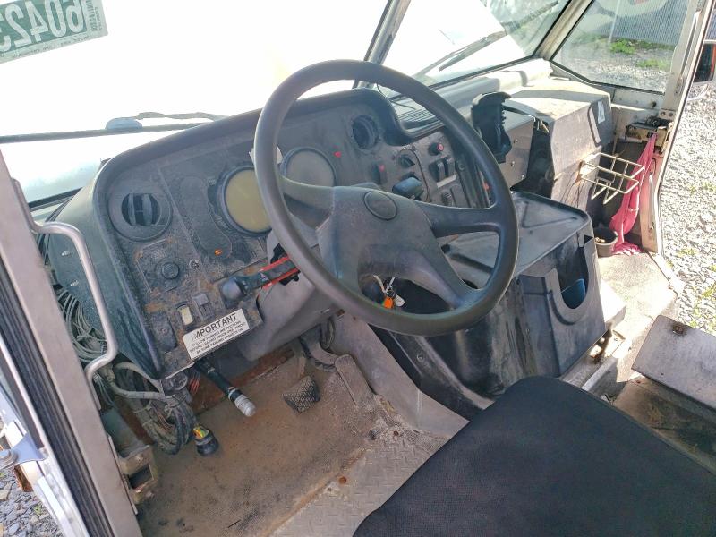 2004 Freightliner Chassis მანქანა იყიდება აუქციონზე, vin: 4UZAANBW94CM71449, აუქციონის ნომერი: 60423106