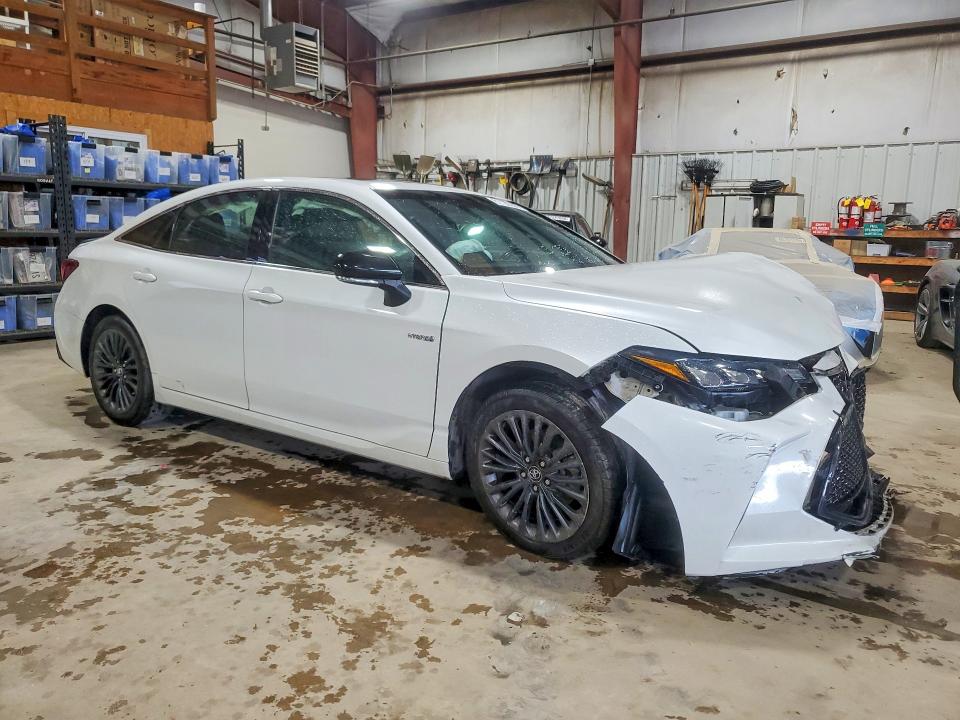 61128306 :رقم المزاد ، 4T1E21FB8LU013585 vin ، 2020 Toyota Avalon مزاد بيع