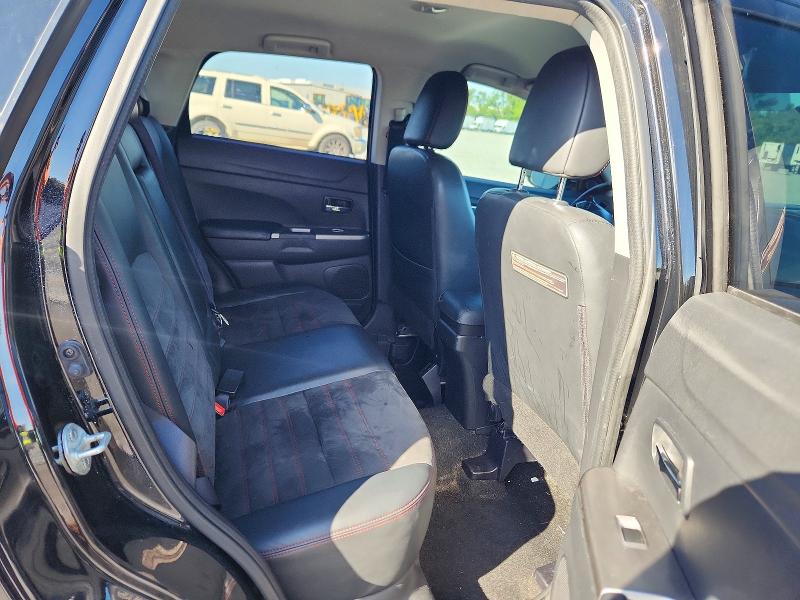 60082946 :رقم المزاد ، JA4AP3AW8JZ032772 vin ، 2018 Mitsubishi Outlander Sport مزاد بيع