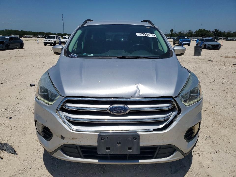 2017 Ford Escape მანქანა იყიდება აუქციონზე, vin: 1FMCU0GDXHUB90271, აუქციონის ნომერი: 61998876