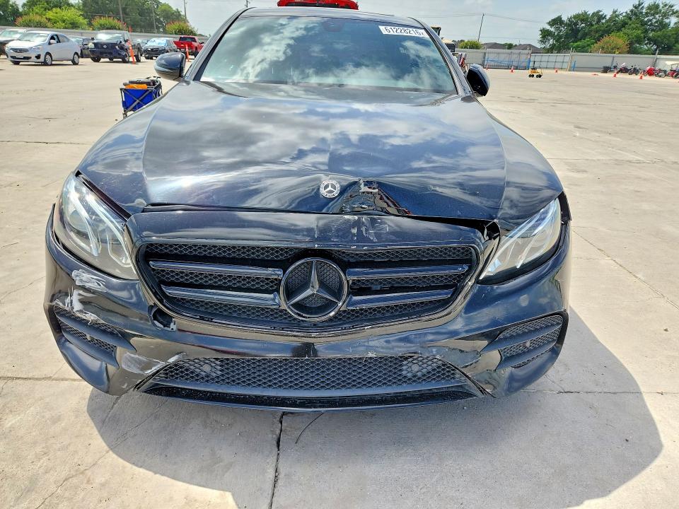 61228216 :رقم المزاد ، WDDZF4JB5JA359035 vin ، 2018 Mercedes-benz E مزاد بيع
