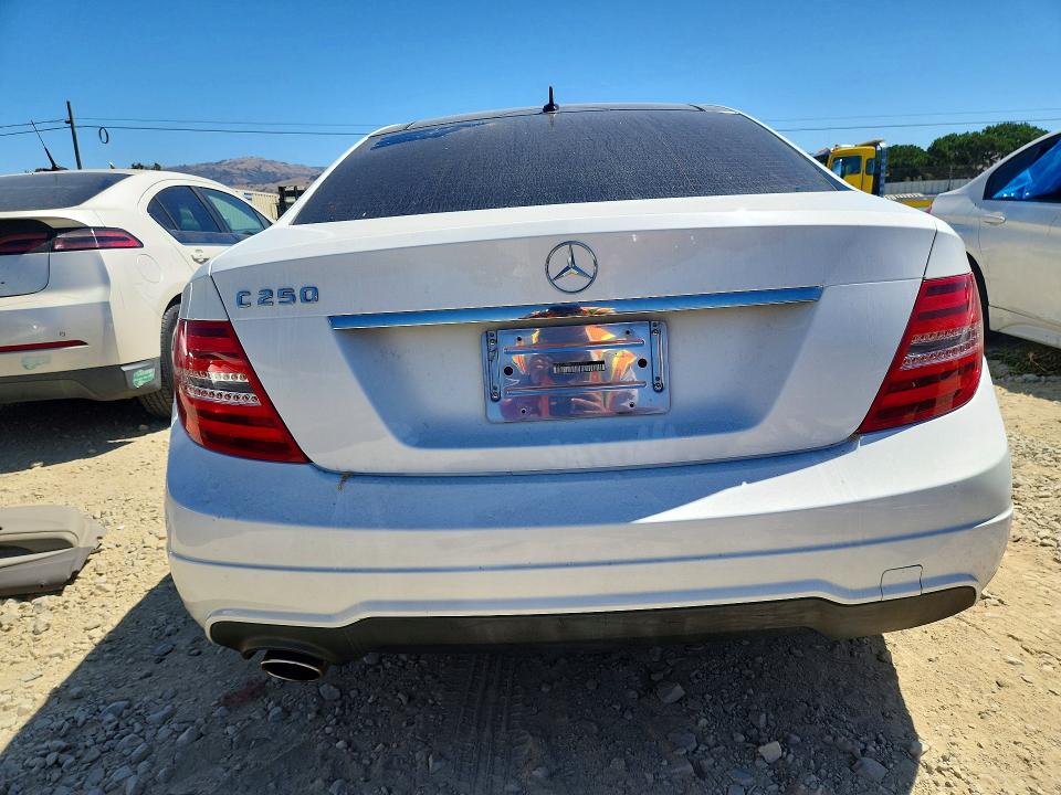 Продажа на аукционе авто 2013 Mercedes-benz C, vin: WDDGJ4HB0DF977527, номер лота: 63000576