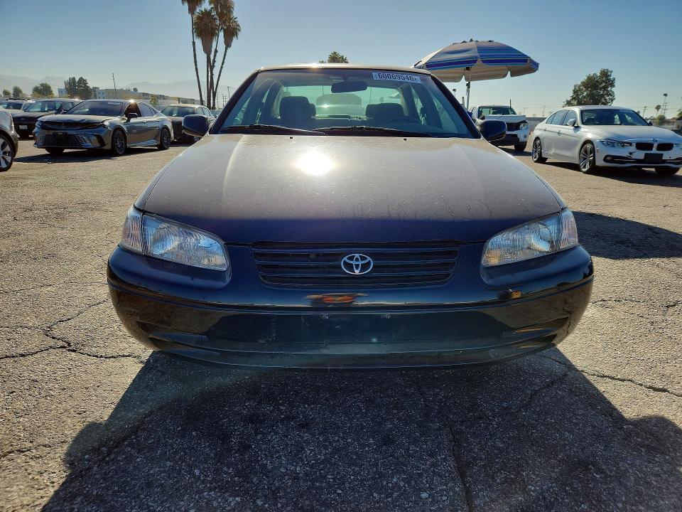 60069546 :رقم المزاد ، JT2BG28K2W0152093 vin ، 1998 Toyota Camry مزاد بيع