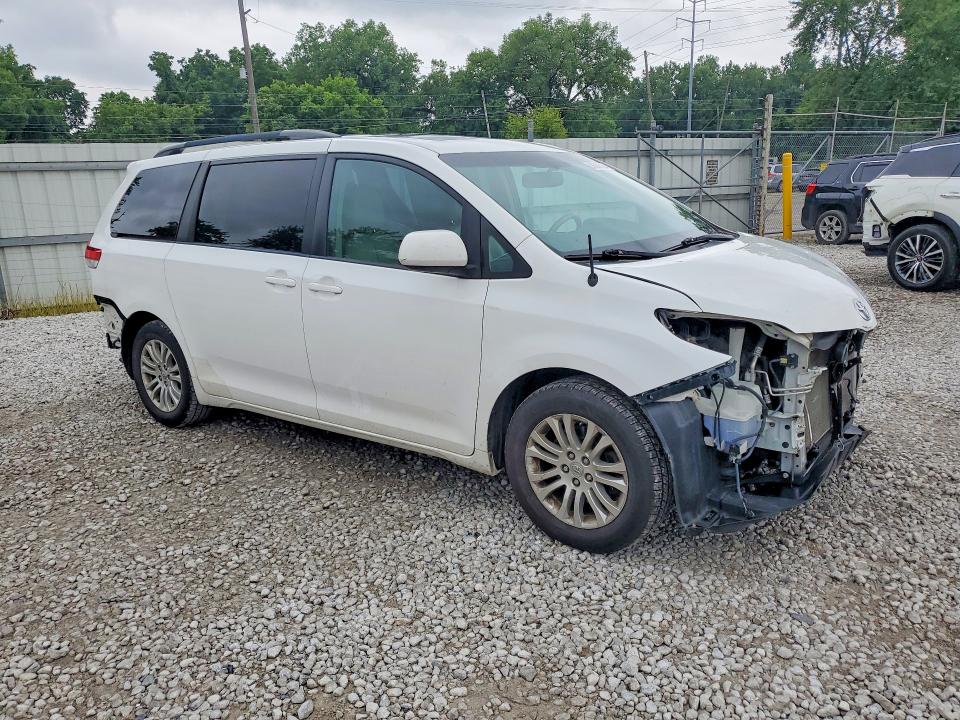 59669826 :رقم المزاد ، 5TDYK3DC3ES444268 vin ، 2014 Toyota Sienna مزاد بيع