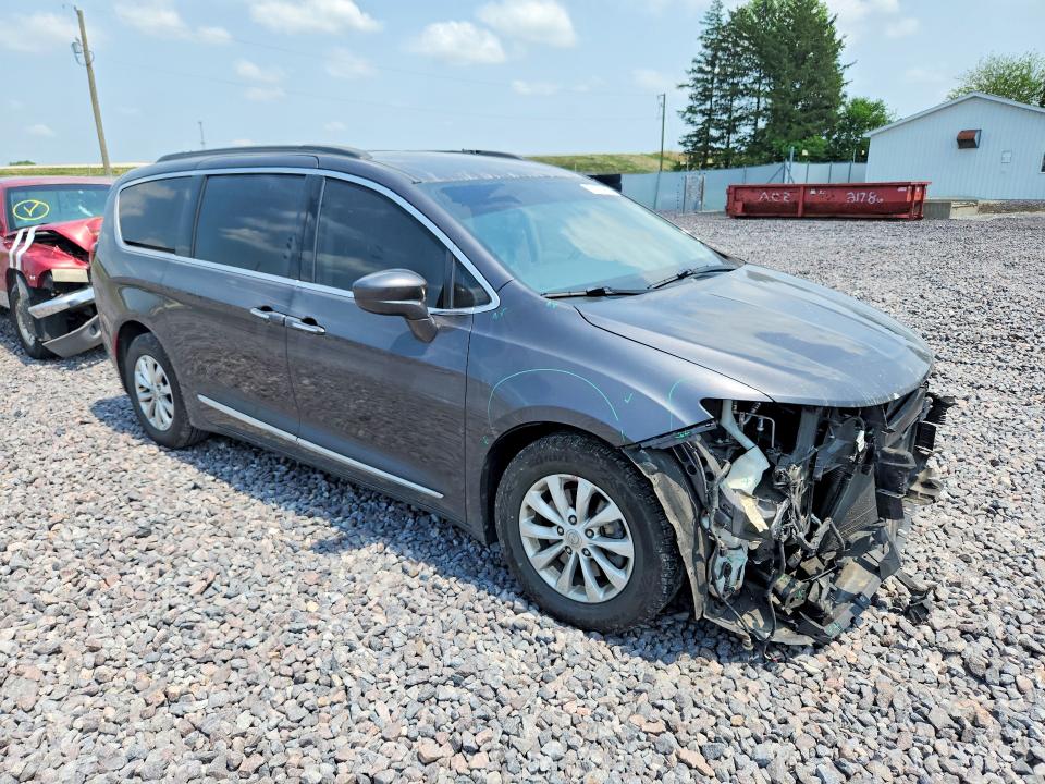 61198416 :رقم المزاد ، 2C4RC1BG6HR771840 vin ، 2017 Chrysler Pacifica مزاد بيع