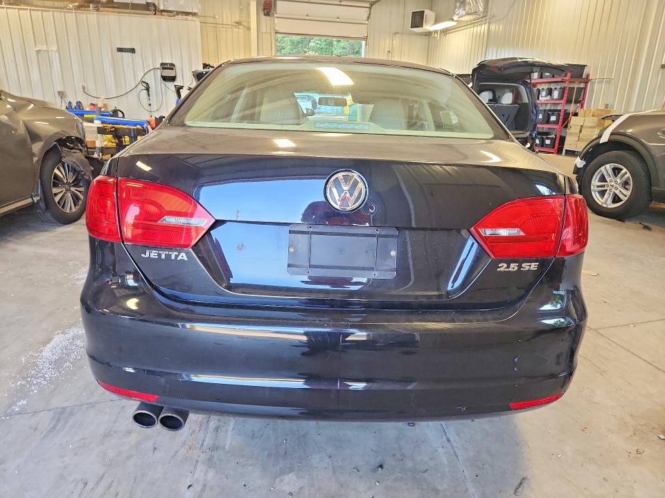 61334656 :رقم المزاد ، 3VWDX7AJ2BM382820 vin ، 2011 Volkswagen Jetta مزاد بيع
