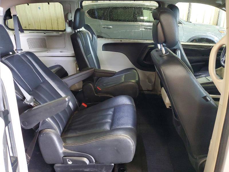60624486 :رقم المزاد ، 2C4RC1BG2GR240049 vin ، 2016 Chrysler Town & Country مزاد بيع