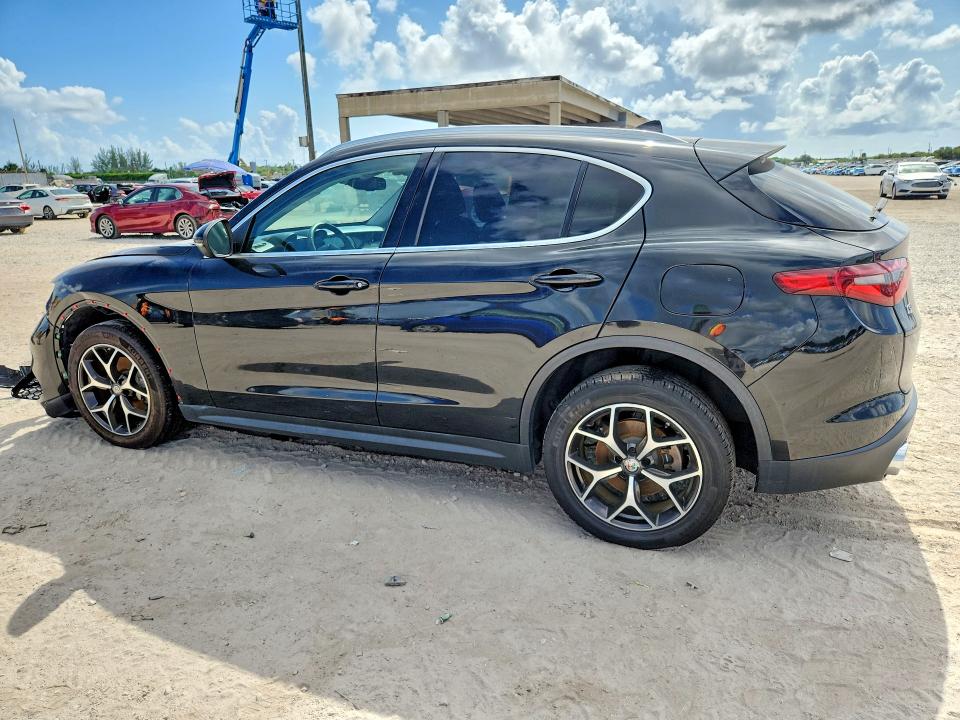 62517466 :رقم المزاد ، ZASFAKBN8J7C24273 vin ، 2018 Alfa Romeo Stelvio مزاد بيع