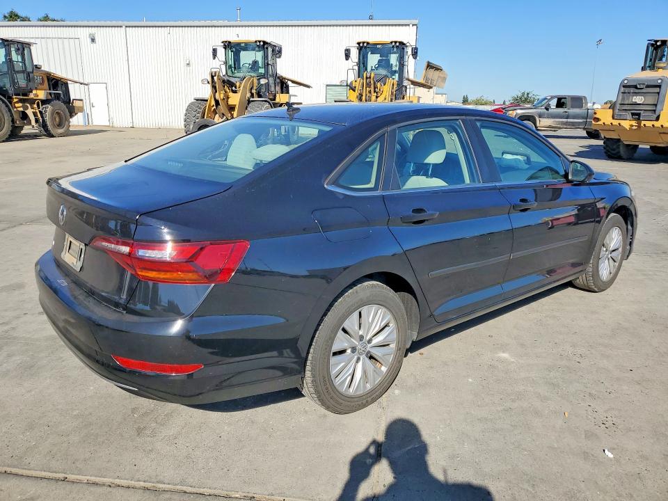 60330266 :رقم المزاد ، 3VWN57BU5KM244756 vin ، 2019 Volkswagen Jetta مزاد بيع