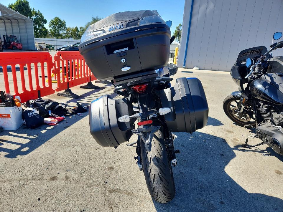 60457876 :رقم المزاد ، SMTL20UL8PTBC3341 vin ، 2023 Triumph Motorcycle Tiger مزاد بيع