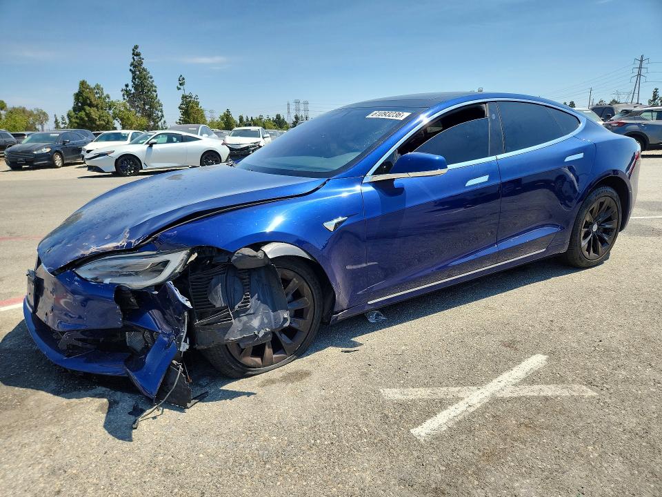 61093236 :رقم المزاد ، 5YJSA1E25JF282970 vin ، 2018 Tesla Model S مزاد بيع