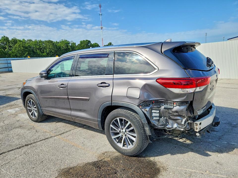 2018 Toyota Highlander მანქანა იყიდება აუქციონზე, vin: 5TDJZRFH2JS801930, აუქციონის ნომერი: 60611936