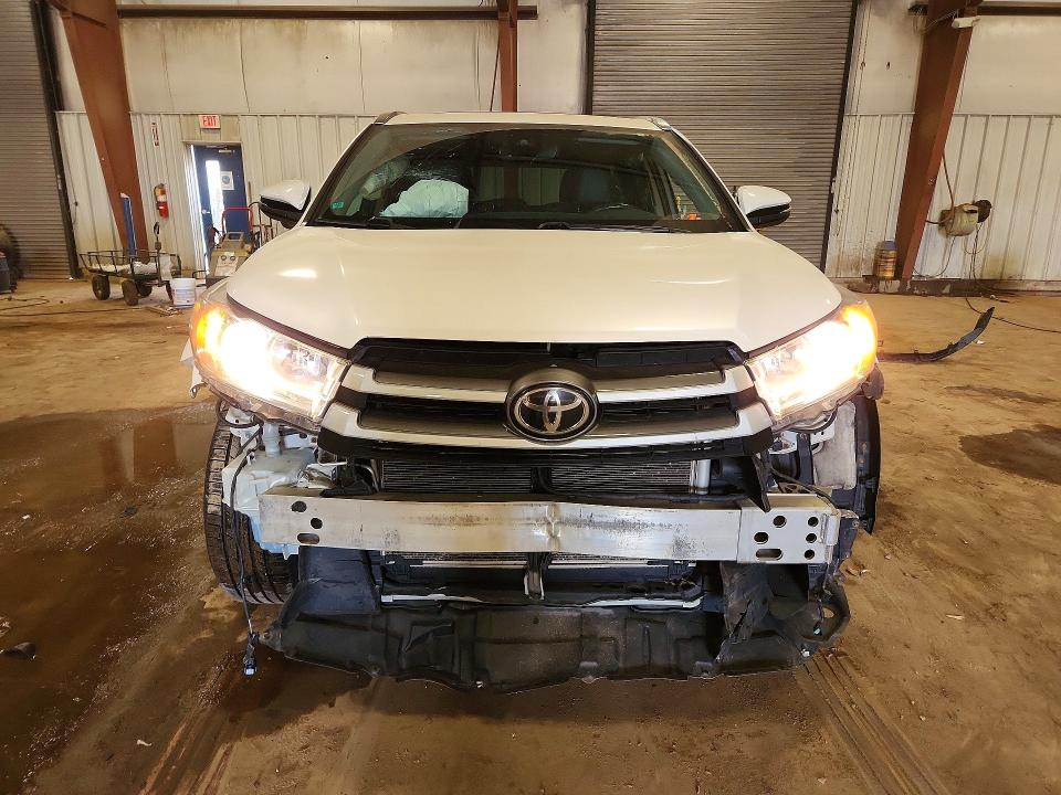 2019 Toyota Highlander მანქანა იყიდება აუქციონზე, vin: 5TDJZRFH6KS593763, აუქციონის ნომერი: 61089236