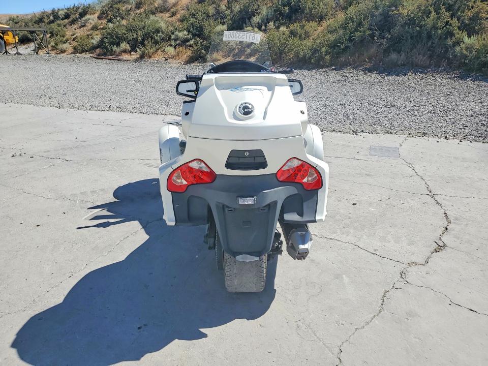 61753386 :رقم المزاد ، 2BXNBDD27FV003275 vin ، 2015 Can-am Spyder Roadster مزاد بيع