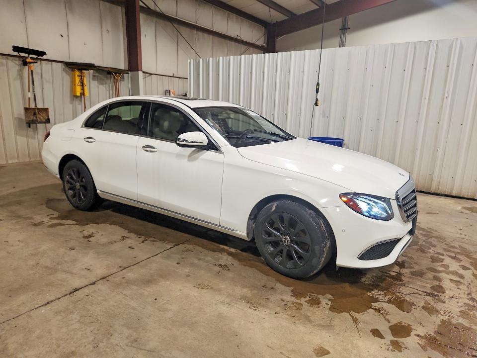 60497186 :رقم المزاد ، WDDZF4KB6JA392396 vin ، 2018 Mercedes-benz E مزاد بيع