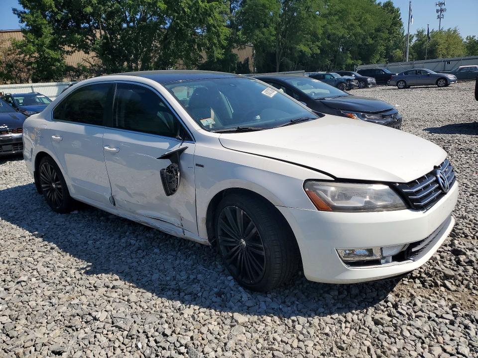 2015 Volkswagen Passat მანქანა იყიდება აუქციონზე, vin: 1VWBT7A34FC031628, აუქციონის ნომერი: 61017306