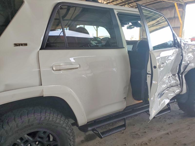 63417796 :رقم المزاد ، JTEMU5JR2M5933001 vin ، 2021 Toyota 4runner مزاد بيع