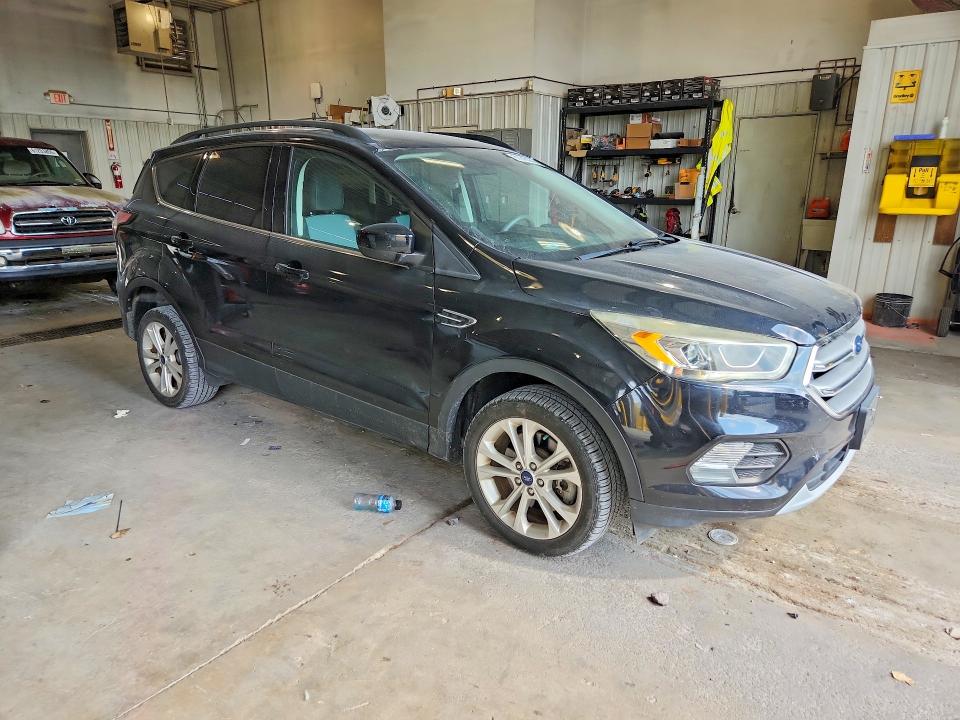 2017 Ford Escape მანქანა იყიდება აუქციონზე, vin: 1FMCU0G91HUE91023, აუქციონის ნომერი: 61245356
