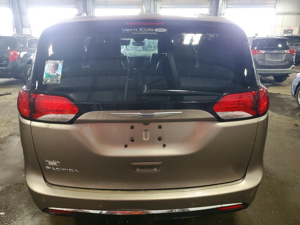 63109456 :رقم المزاد ، 2C4RC1EG6HR677047 vin ، 2017 Chrysler Pacifica مزاد بيع