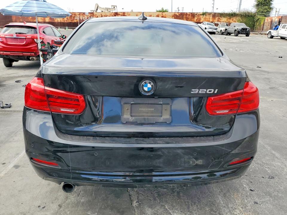 2017 Bmw 320 მანქანა იყიდება აუქციონზე, vin: WBA8E1G39HNU18885, აუქციონის ნომერი: 61586476