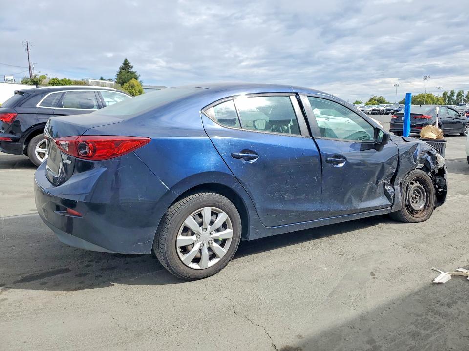 61808246 :رقم المزاد ، 3MZBM1U79FM229242 vin ، 2015 Mazda 3 مزاد بيع
