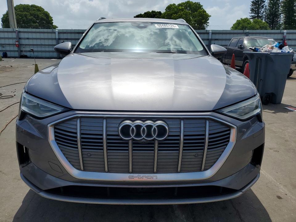 2019 Audi E-tron მანქანა იყიდება აუქციონზე, vin: WA1VAAGE5KB011183, აუქციონის ნომერი: 60485126