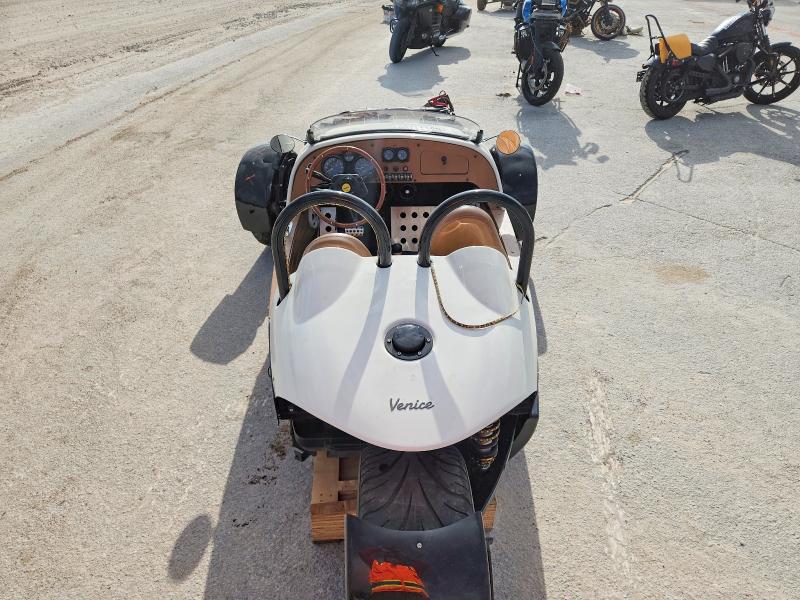 63111706 :رقم المزاد ، 7KGTC2V32NR003209 vin ، 2022 Vanderhall Venice Gt مزاد بيع