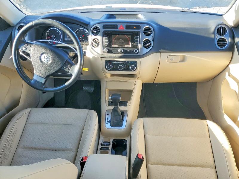 2010 Volkswagen Tiguan მანქანა იყიდება აუქციონზე, vin: WVGAV7AX4AW002306, აუქციონის ნომერი: 63136976