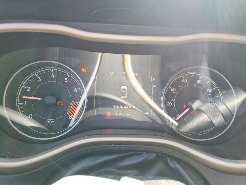 61551466 :رقم المزاد ، 1C4PJMCS5EW297027 vin ، 2014 Jeep Cherokee مزاد بيع