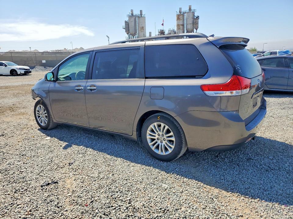 62866356 :رقم المزاد ، 5TDYK3DC7BS085860 vin ، 2011 Toyota Sienna مزاد بيع