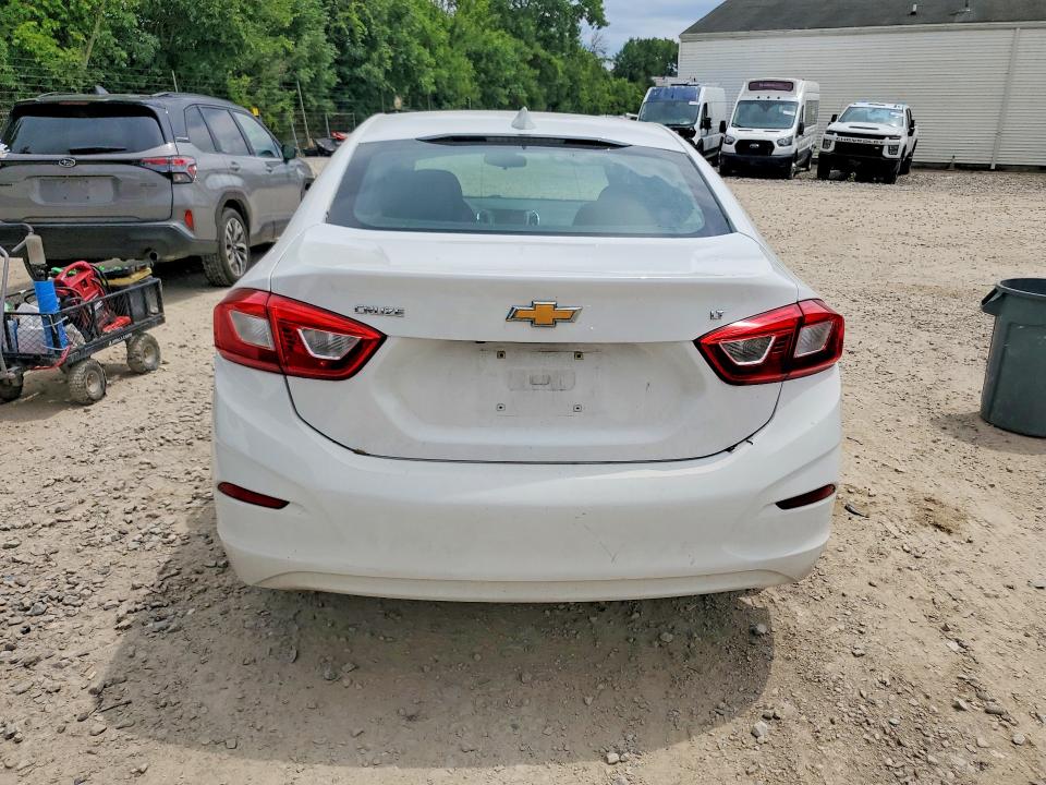 61106526 :رقم المزاد ، 1G1BE5SM6H7239510 vin ، 2017 Chevrolet Cruze مزاد بيع