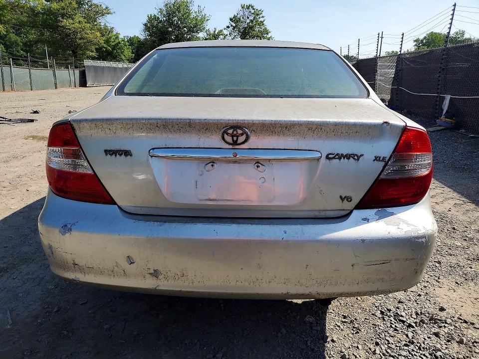 60851676 :رقم المزاد ، 4T1BF30K42U010578 vin ، 2002 Toyota Camry مزاد بيع