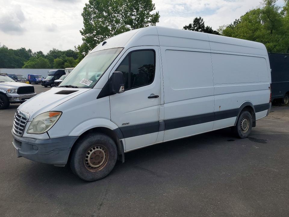 57972466 :رقم المزاد ، WDYPE8CC9B5516677 vin ، 2011 Freightliner Sprinter مزاد بيع