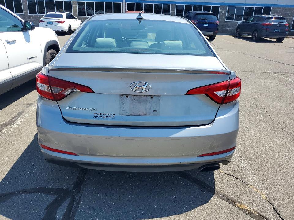 2015 Hyundai Sonata მანქანა იყიდება აუქციონზე, vin: 5NPE24AF5FH235189, აუქციონის ნომერი: 61595236