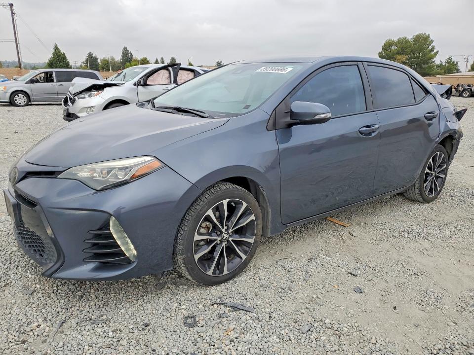 59200666 :رقم المزاد ، 5YFBURHE4JP782215 vin ، 2018 Toyota Corolla مزاد بيع
