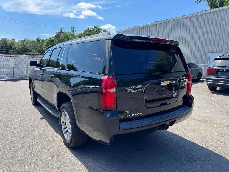 2017 Chevrolet Suburban მანქანა იყიდება აუქციონზე, vin: 1GNSKHKC0HR314285, აუქციონის ნომერი: 62218346