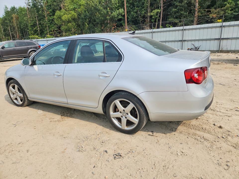 2010 Volkswagen Jetta მანქანა იყიდება აუქციონზე, vin: 3VWRL7AJ5AM043811, აუქციონის ნომერი: 62601356