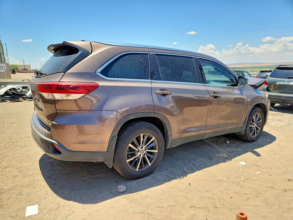 2019 Toyota Highlander მანქანა იყიდება აუქციონზე, vin: 5TDJZRFH5KS717926, აუქციონის ნომერი: 60648786