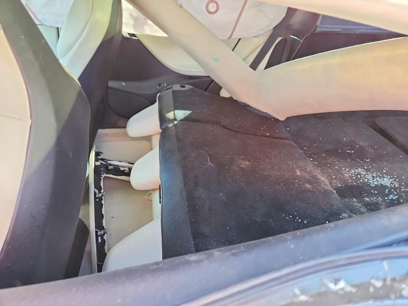 62875376 :رقم المزاد ، 5YJSA1E22JF257654 vin ، 2018 Tesla Model S مزاد بيع