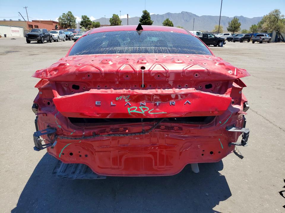 62826886 :رقم المزاد ، 5NPLM4AG0NH081418 vin ، 2022 Hyundai Elantra مزاد بيع
