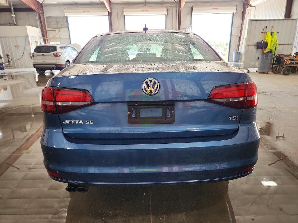 61869786 :رقم المزاد ، 3VWDB7AJ6HM233902 vin ، 2017 Volkswagen Jetta مزاد بيع