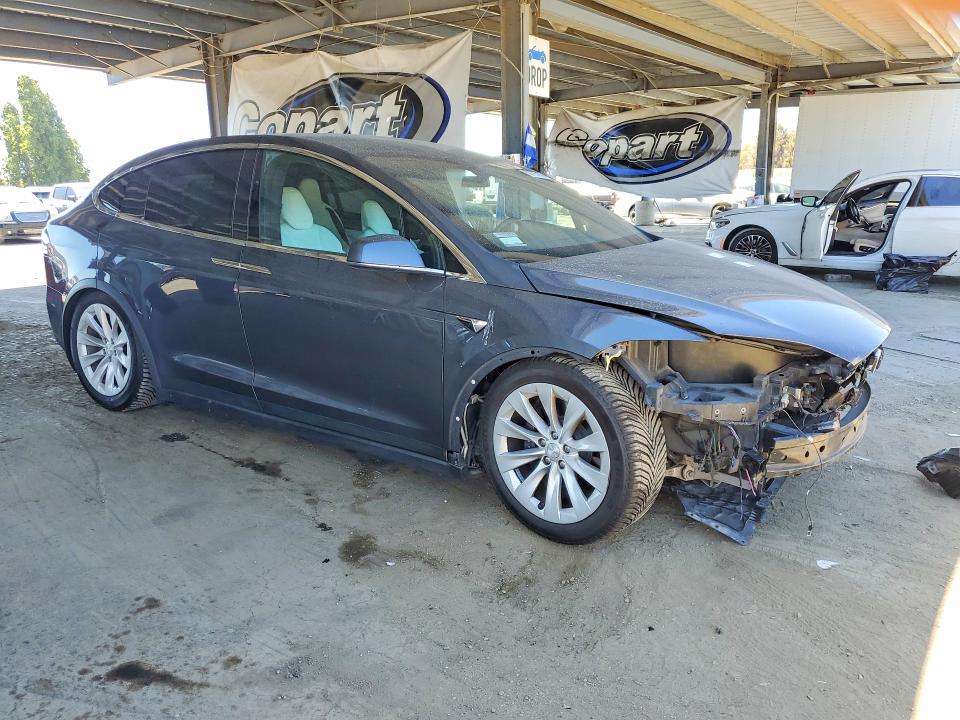 2017 Tesla Model X მანქანა იყიდება აუქციონზე, vin: 5YJXCBE27HF044392, აუქციონის ნომერი: 60775176