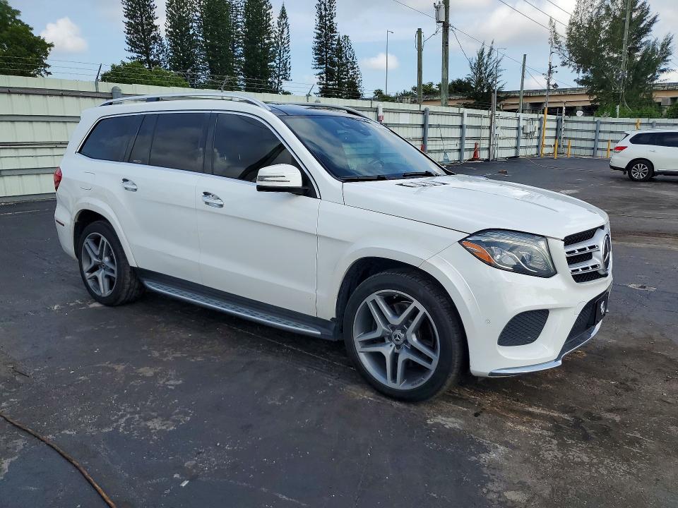 62626576 :رقم المزاد ، 4JGDF7DE5HA989526 vin ، 2017 Mercedes-benz Gls مزاد بيع