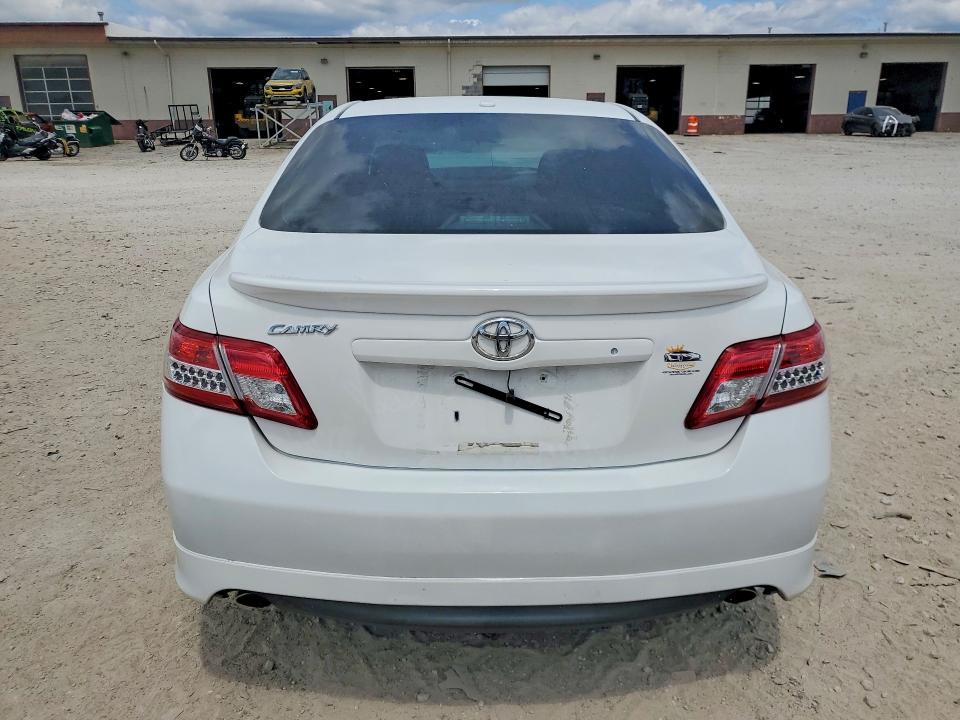 61896526 :رقم المزاد ، 4T1BF3EK5BU582462 vin ، 2011 Toyota Camry مزاد بيع