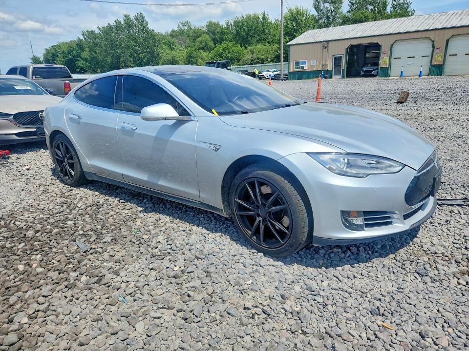 2014 Tesla Model S მანქანა იყიდება აუქციონზე, vin: 5YJSA1H17EFP49928, აუქციონის ნომერი: 63347316