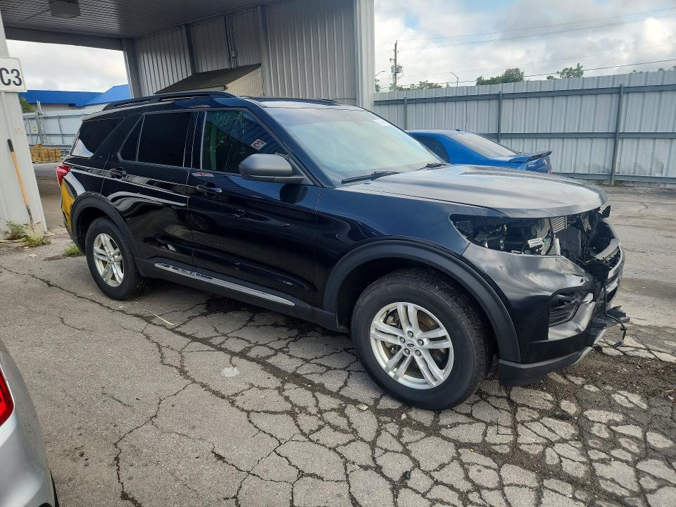 Продажа на аукционе авто 2022 Ford Explorer, vin: 1FMSK8DH1NGB27643, номер лота: 62444696