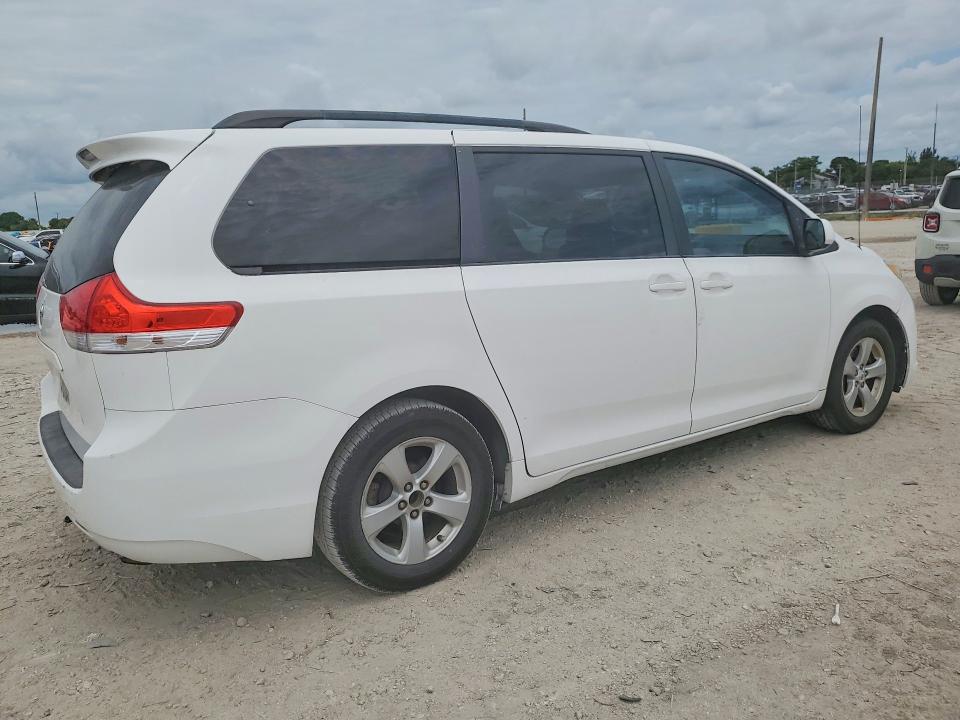 2011 Toyota Sienna მანქანა იყიდება აუქციონზე, vin: 5TDKK3DC1BS004759, აუქციონის ნომერი: 63595116