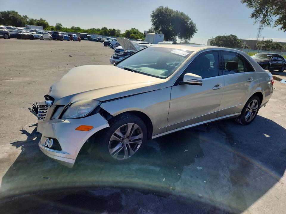 60818396 :رقم المزاد ، WDDHF5GB0AA036178 vin ، 2010 Mercedes-benz E مزاد بيع