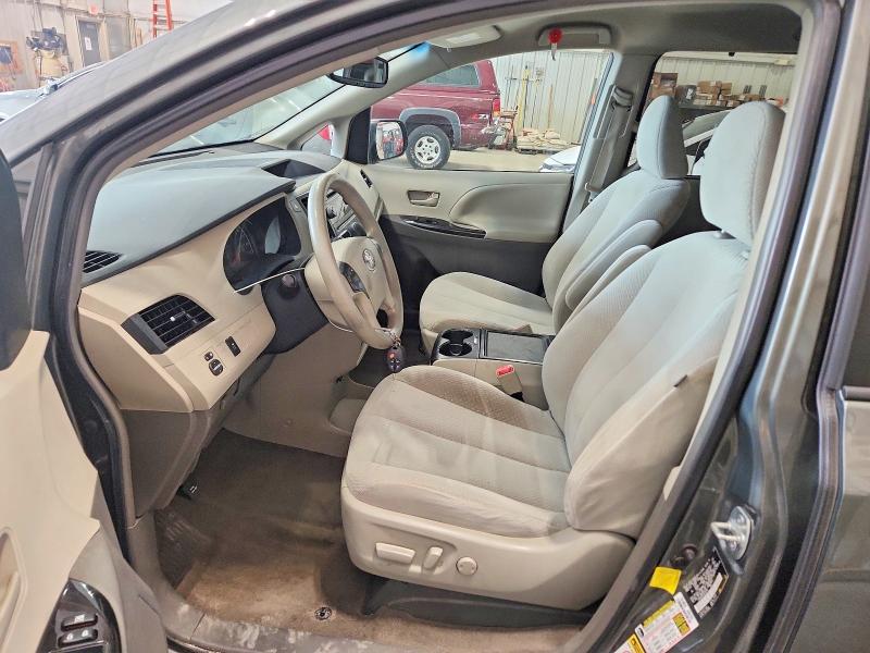 61056736 :رقم المزاد ، 5TDKK3DC2DS307231 vin ، 2013 Toyota Sienna مزاد بيع