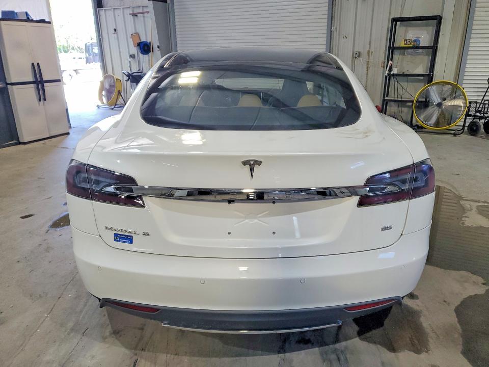 2014 Tesla Model S მანქანა იყიდება აუქციონზე, vin: 5YJSA1H12EFP45883, აუქციონის ნომერი: 62605436